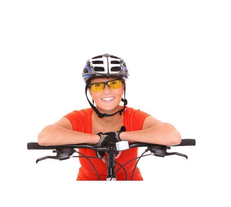 Glückliches Mädchen auf dem Fahrrad